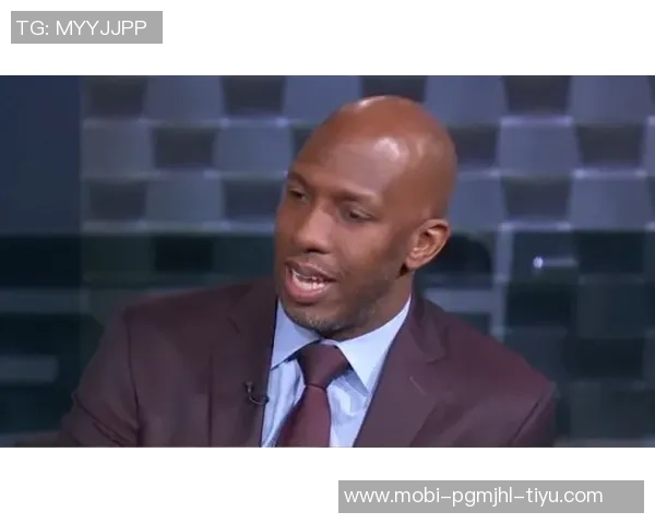 皮尔斯与女主持探讨禁忌话题引发热议是否应该尝试男友的私密行为